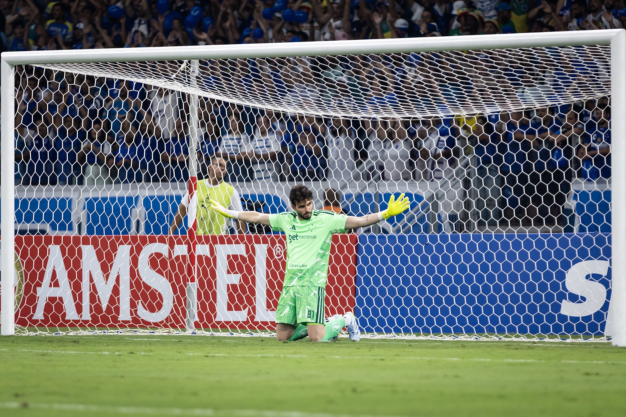 Promessa do Cruzeiro Iguala Legado de Dida e Estabelece Novo Marco na Libertadores