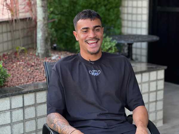 Reinier destaca relação com Jorge Jesus e torcida do Flamengo durante férias no Brasil.