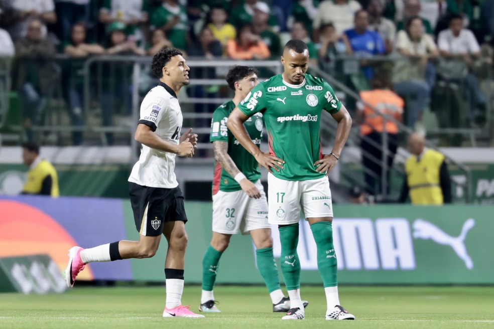 Marlon Freitas lamenta após gol do Atlético-MG contra o Palmeiras — Foto: Marcello Zambrana/AGIF