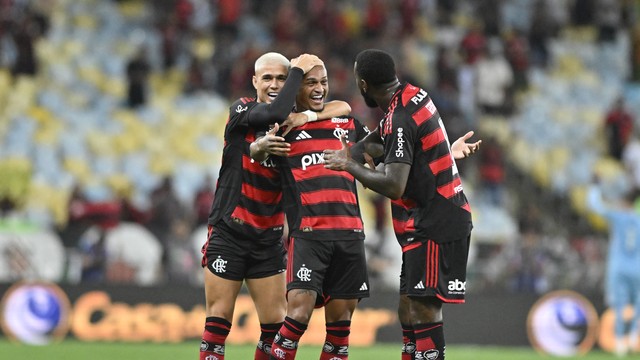 Wesley comemora o gol em Fluminense x Flamengo