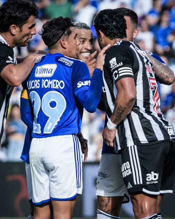 Cruzeiro e Atlético-MG se reencontram com mudanças para confronto decisivo.