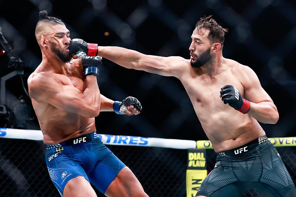 Johnny Walker perde para Dominick Reyes numa decisão dividida no UFC 327 — Foto: Carmen Mandato/Getty Images