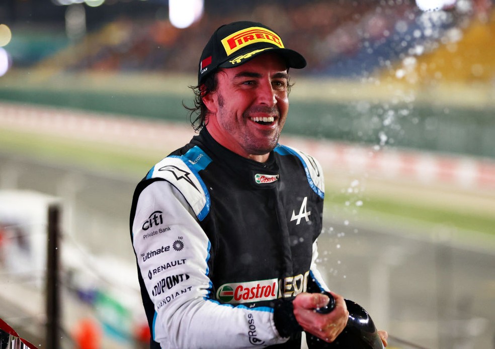 Hamilton repete pole e Alonso largará em quarto, Esportes