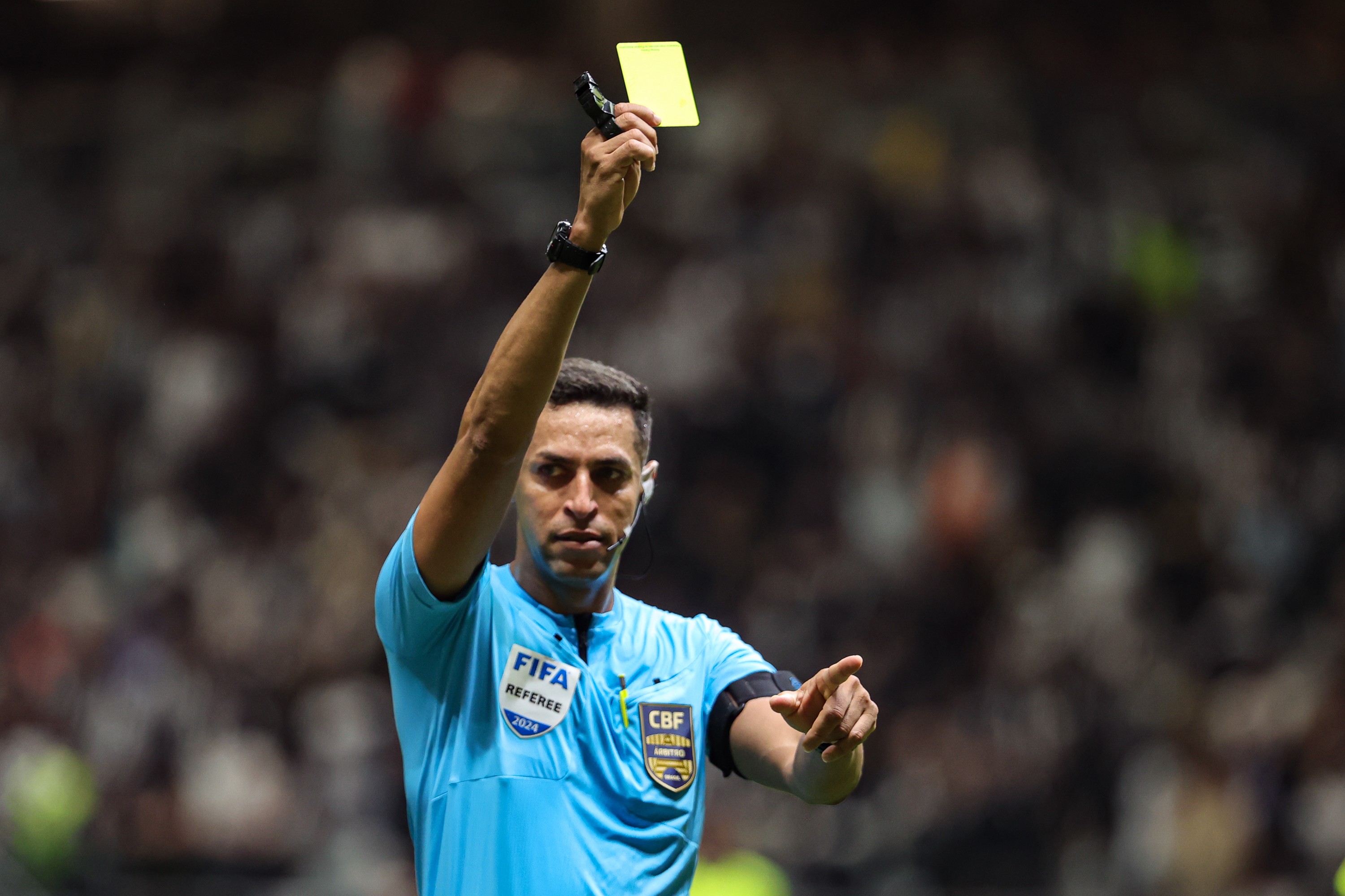 Arbitragem da CBF é confirmada para Corinthians x Cruzeiro; duelo promete emoções e polêmicas