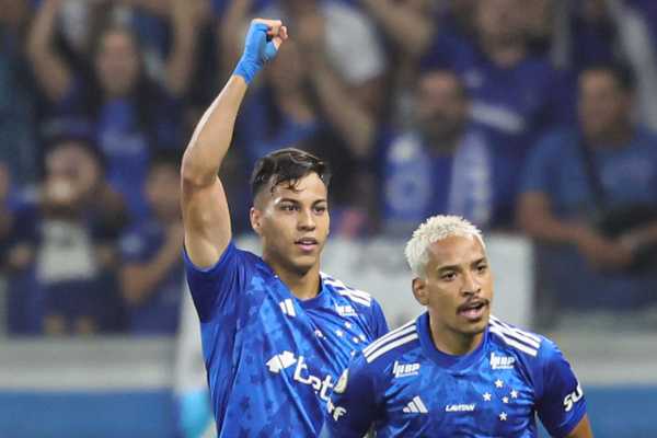 Meio de campo inspirado e atacantes decisivos em vitória do Cruzeiro.