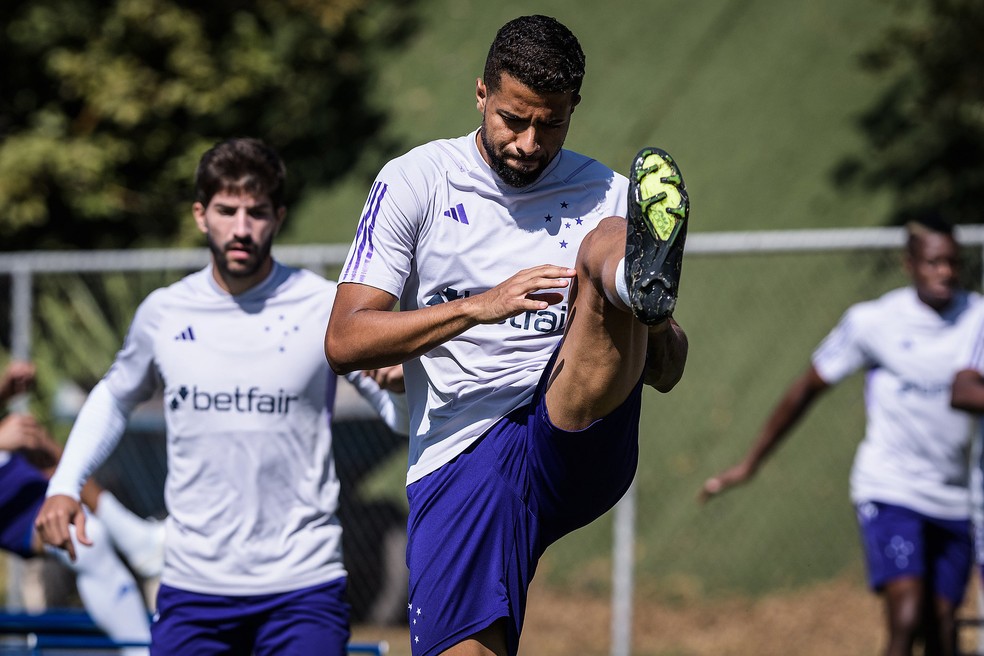 João Marcelo, zagueiro do Cruzeiro, durante treinamento