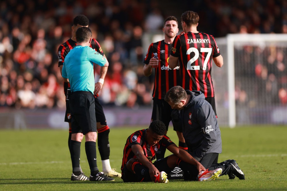 Luis Sinisterra teve problemas físicos durante passagem pelo Bournemouth