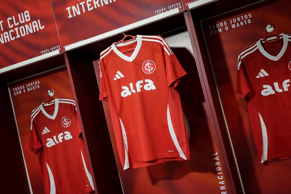 Camisa do Inter com a estampa da Alfa.bet, novo patrocinador máster — Foto: Divulgação