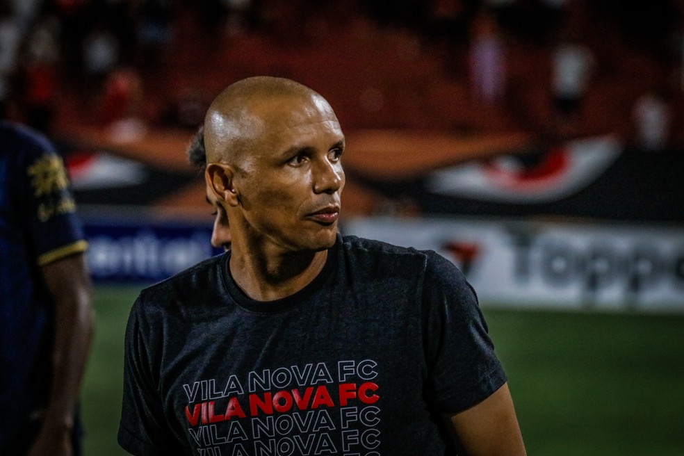 Higo Magalhães é o quarto técnico do CSA no ano  — Foto: Roberto Corrêa / Vila Nova F.C.