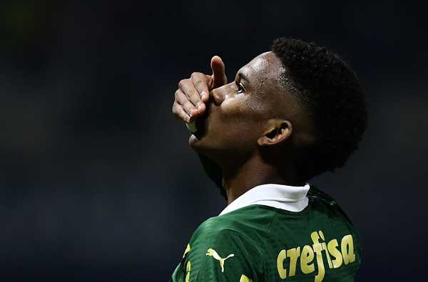 Joia de R$ 245 milhões: Estêvão brilha em performance histórica pelo Palmeiras.