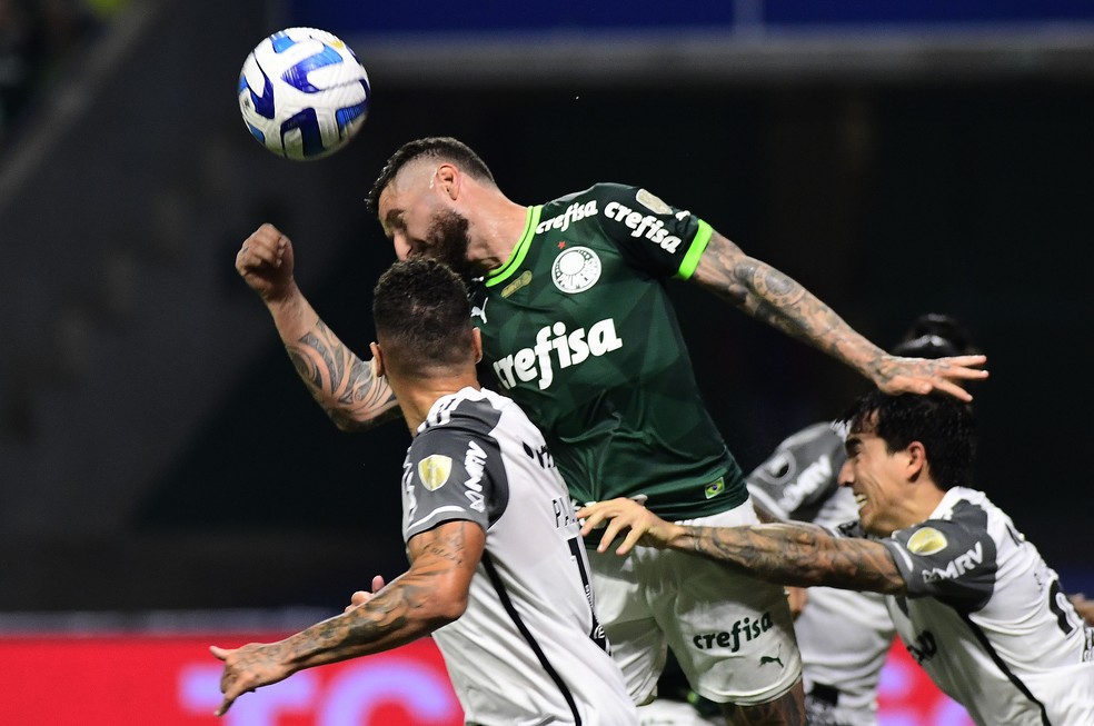 Zé Rafael em ação na classificação do Palmeiras às quartas da Libertadores — Foto: Marcos Ribolli