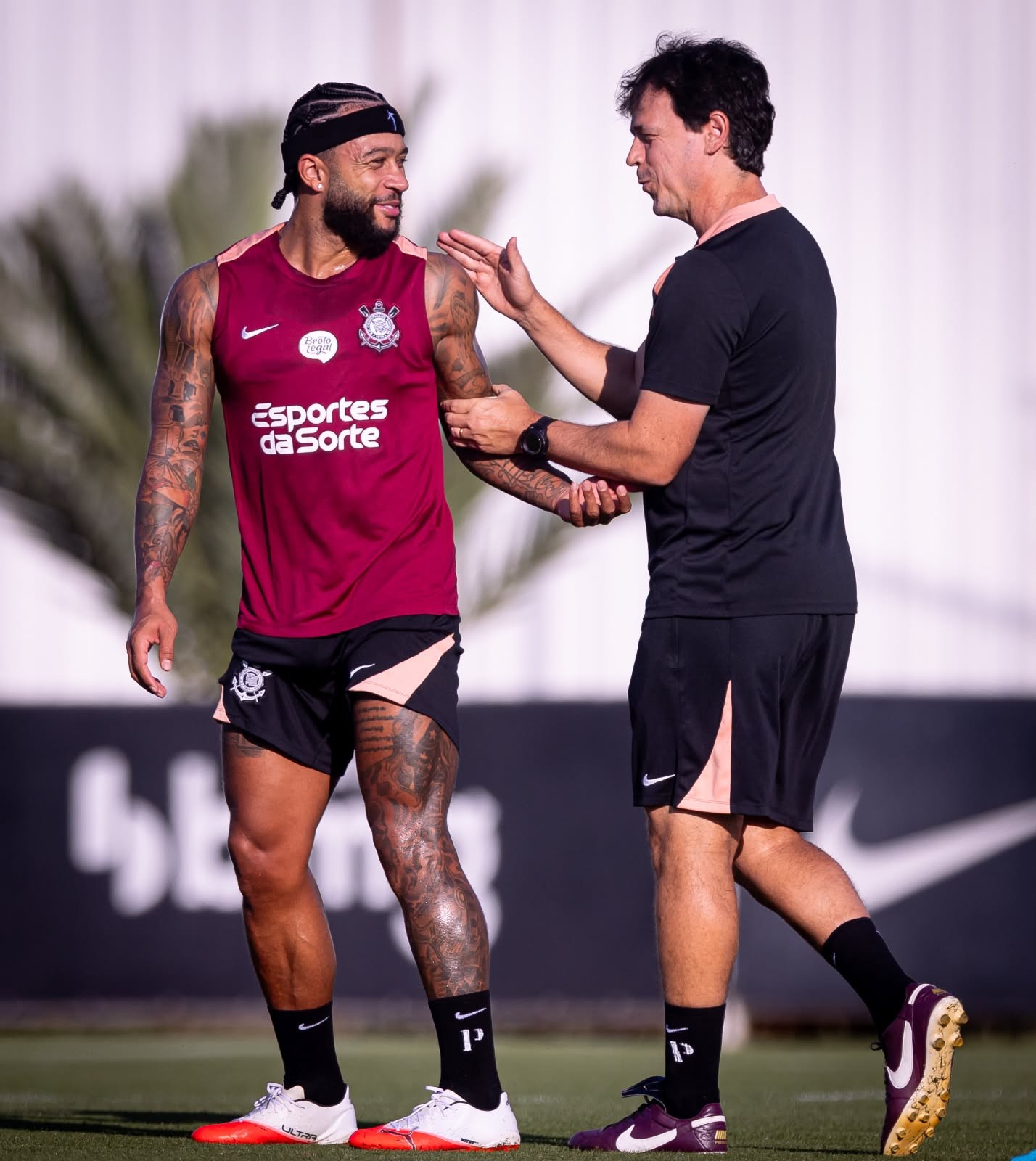 Escalação do Corinthians: Diniz observa time com Memphis e define Carrillo como titular