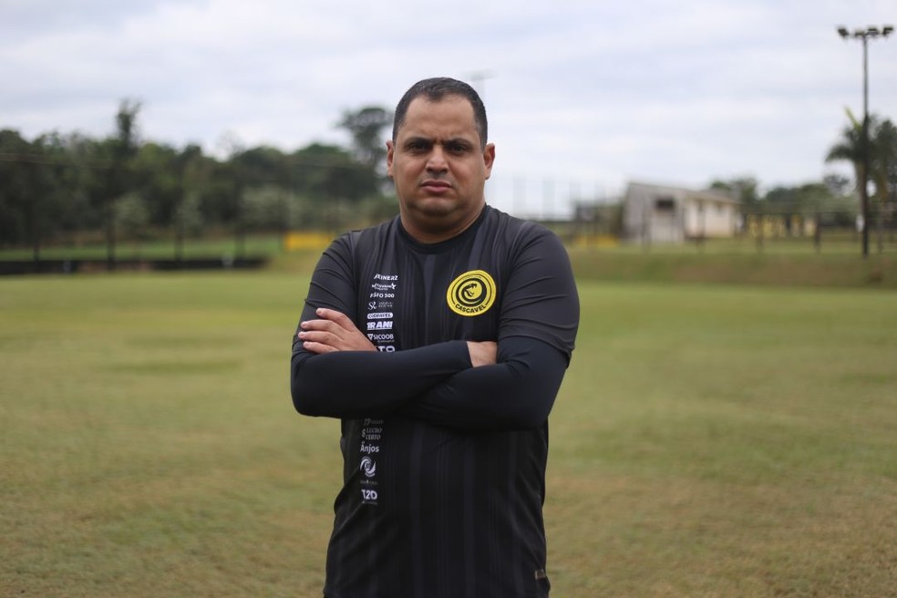 Leston Júnior comandou o Cascavel em dois jogos do Paranaense e foi desligado — Foto: Divulgação/FC Cascavel