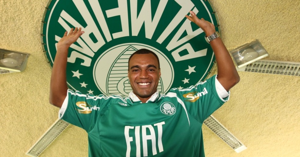QUAL SUA OPINIÃO? Denílson critica postura de atletas do Palmeiras após clássico no futebol