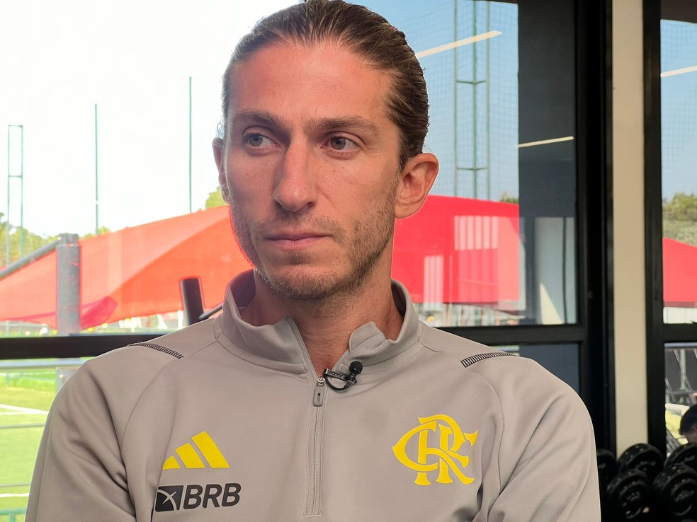 Filipe Luís na preparação para final do Mundial — Foto: Letícia Marques / ge