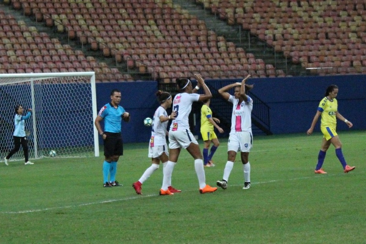 Atuações Luana Spindler comanda goleada tranquilA e assume artilharia