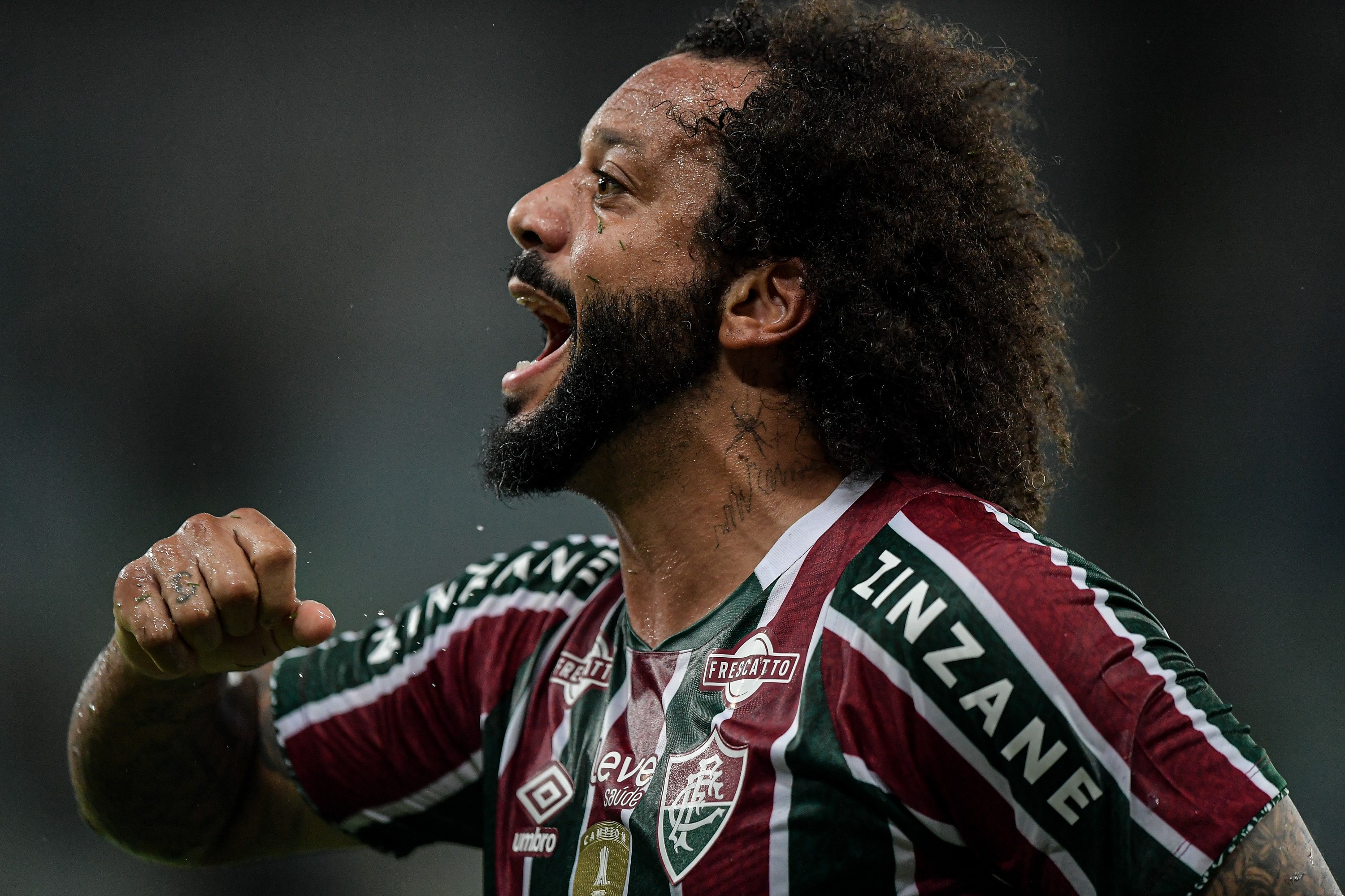 Marcelo visita CT do Fluminense antes do clássico contra o Vasco na Copa do Brasil