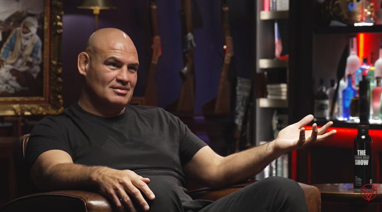 "Vi meu filho desabar": Cain Velasquez relata trauma familiar e dia em que foi preso