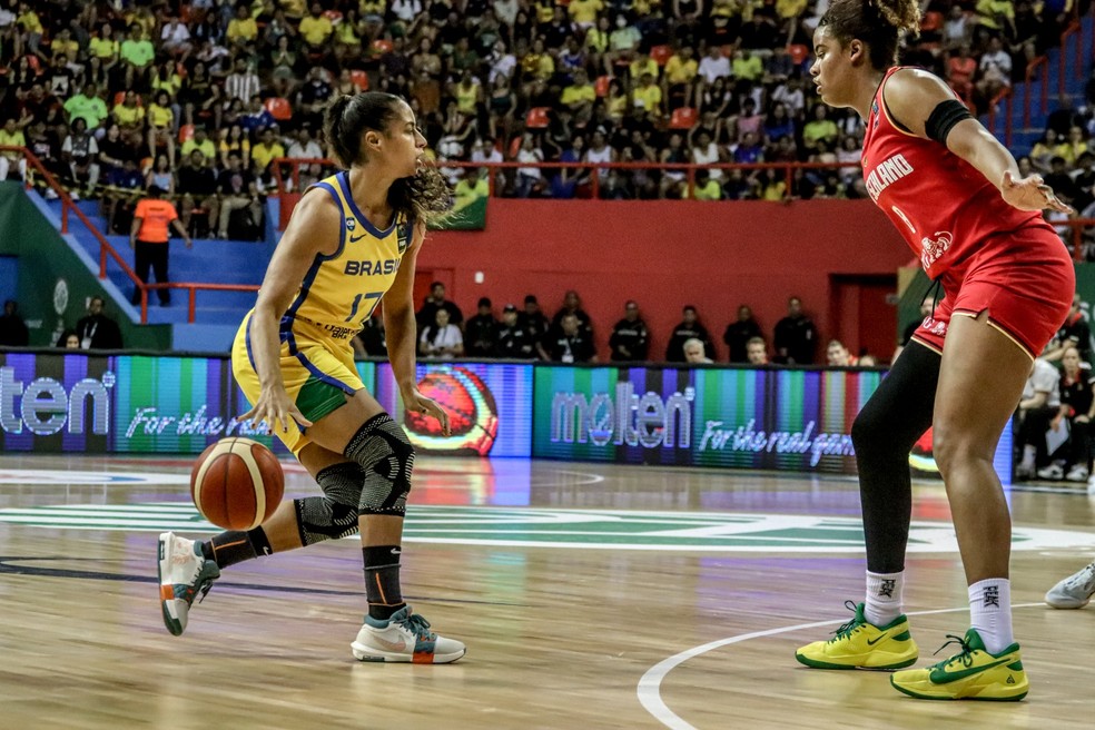 A seleção feminina de basquete não se classificou para a segunda Olimpíada seguida — Foto: Silvio Garrido