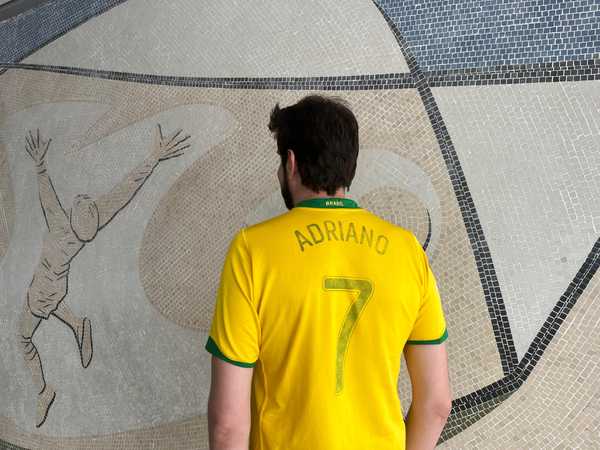 Torcedor do Vasco presente na despedida de Adriano, ídolo do Flamengo