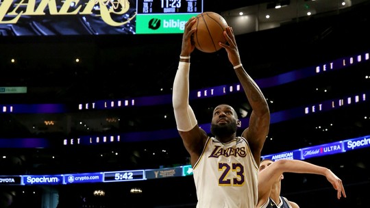 Lakers vencem a 1ª do Nuggets na série e evitam eliminação precoce - Foto: (Reuters)