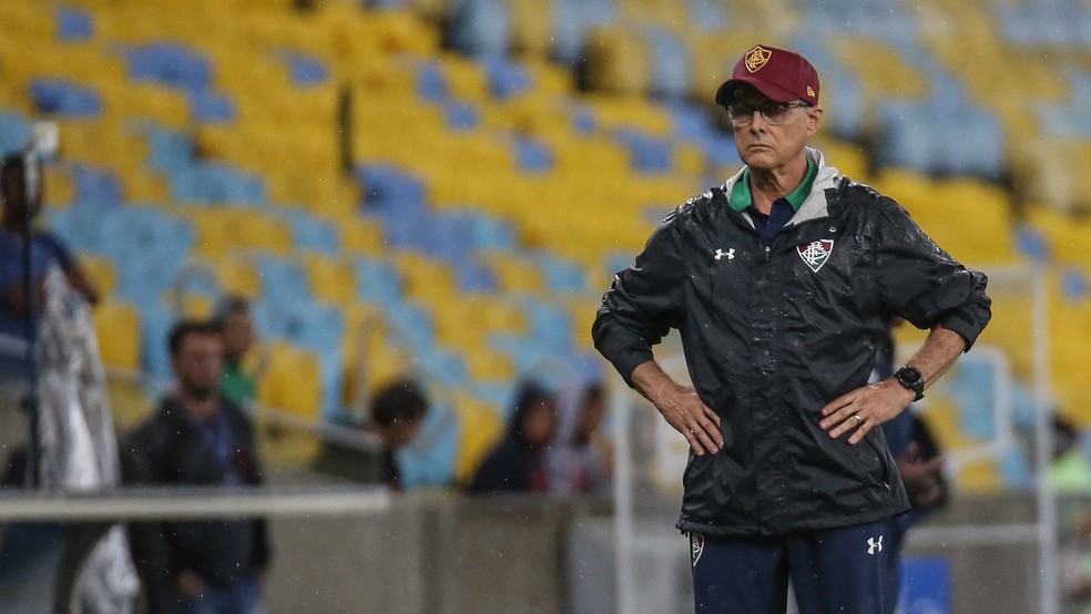 Oswaldo de Oliveira, em Fluminense x Santos — Foto: Lucas Merçon