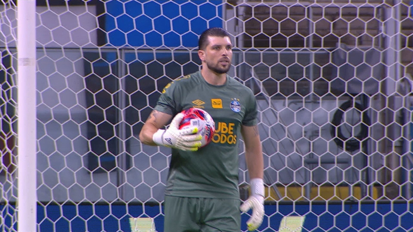 Volpi nega saída do Grêmio e elogia Weverton: Ganhador na disputa