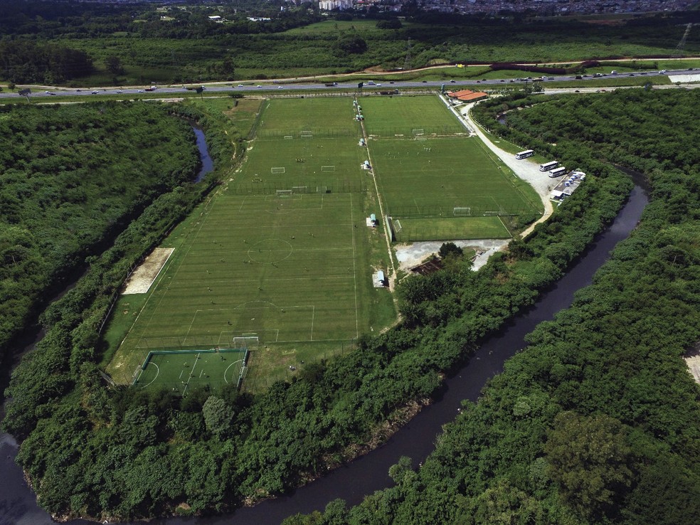 Quantos campos tem o CT do Palmeiras?