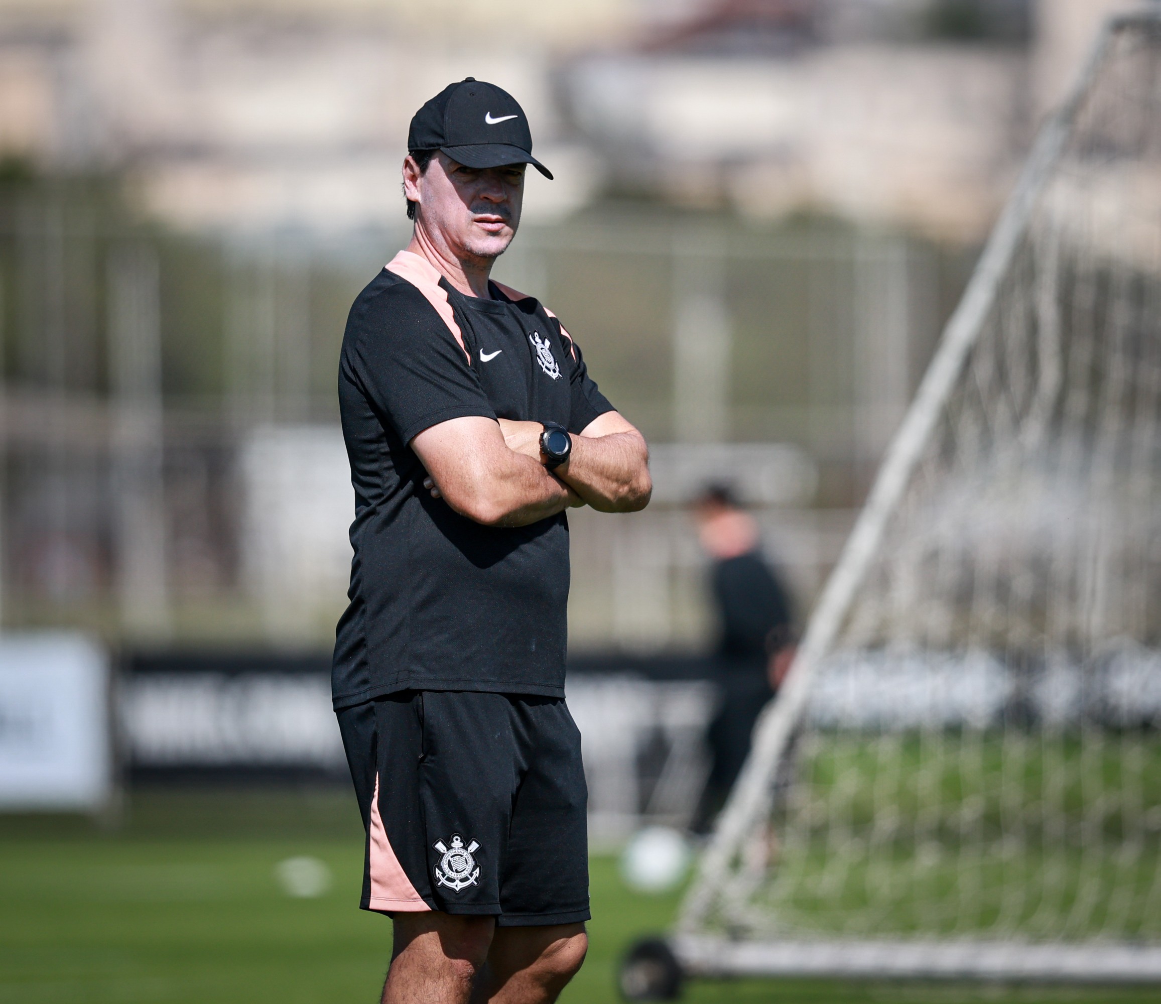 Corinthians intensifica treinos e Diniz ajusta ataque no CT Joaquim Grava