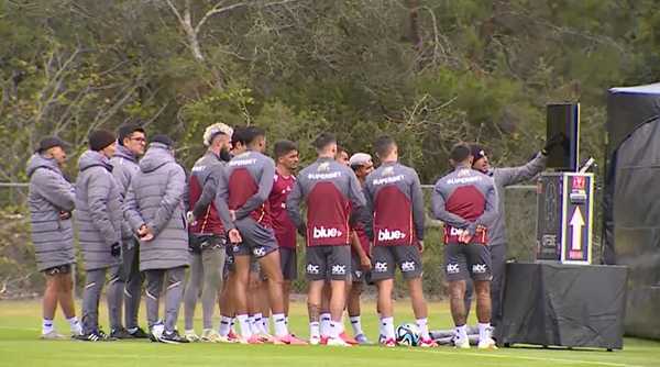 São Paulo utiliza tecnologia e marca dois gols em treino coletivo