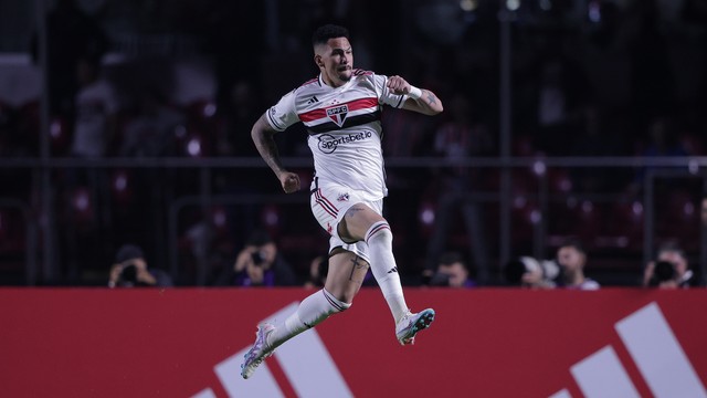 Luciano comemora o gol em São Paulo x Athletico