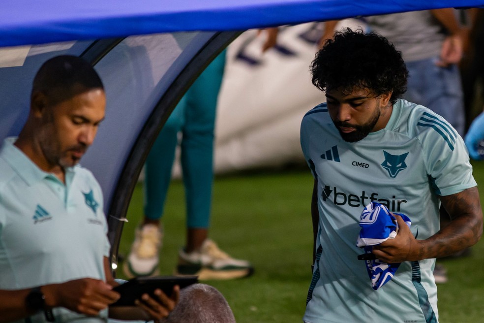 Gabigol tem sido banco nos últimos jogos do Cruzeiro no Brasileirão — Foto: Fernando Moreno/AGIF