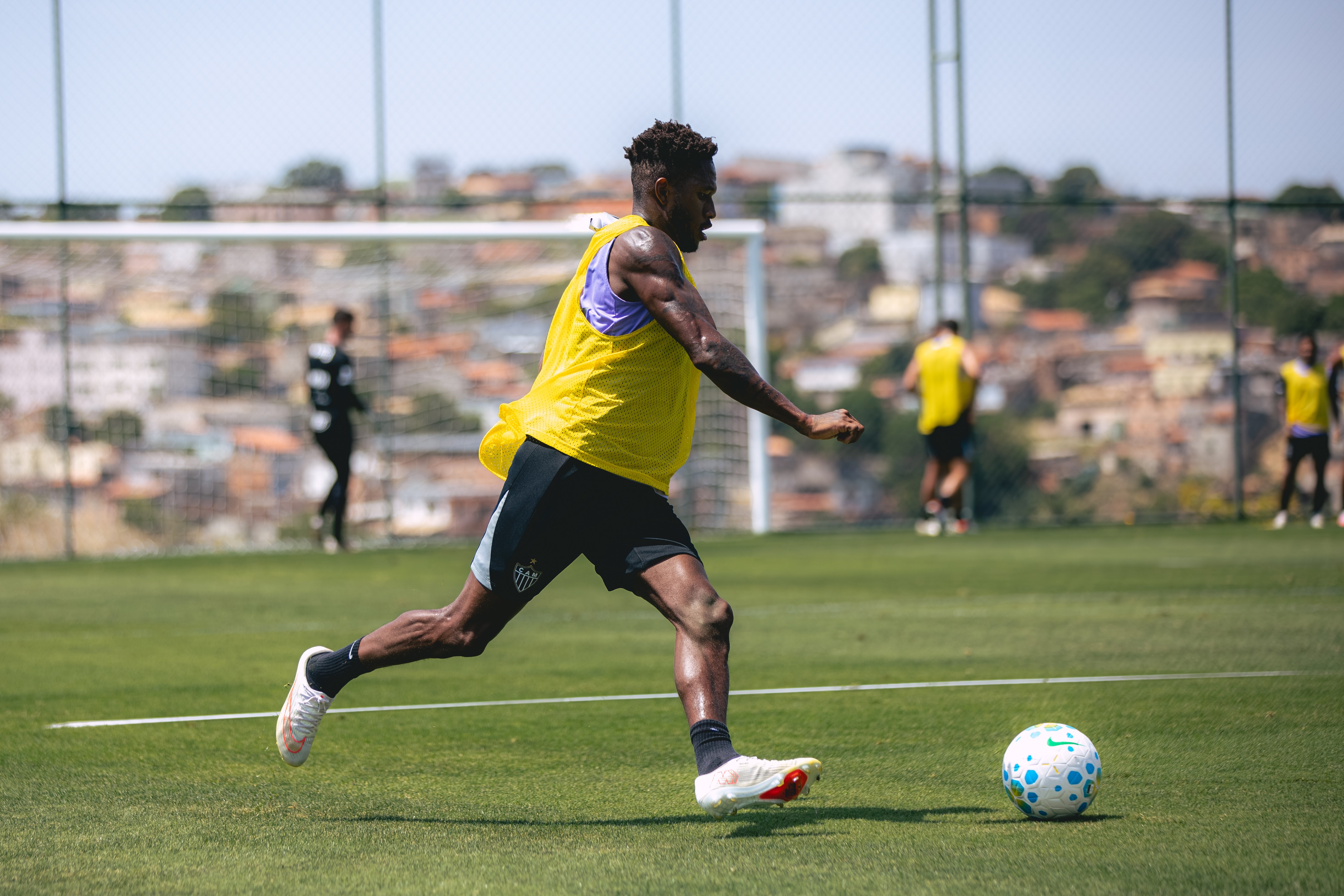 Fred marca golaço em dia de treino aberto do Atlético-MG; assista