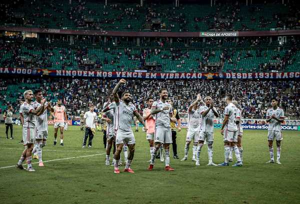 Filipe Luís: DNA Flamengo em campo, atacando sem medo de se arriscar.