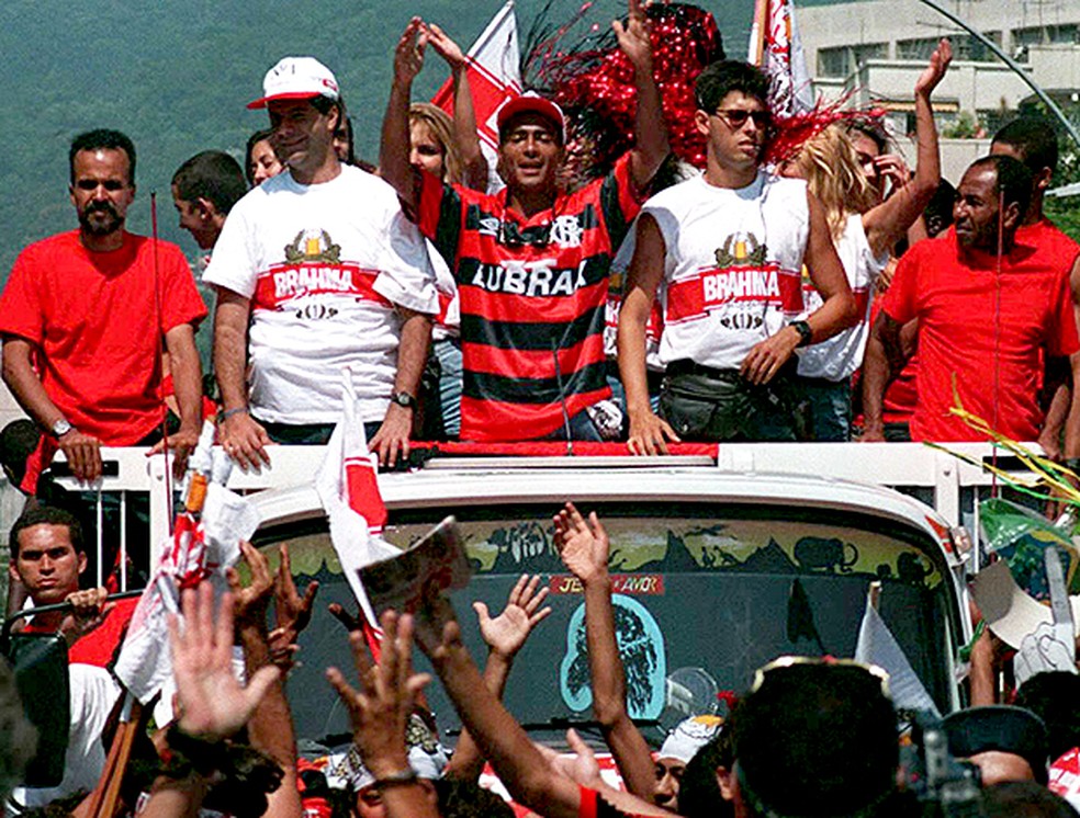 Chegada de Romário ao Flamengo em 1995: atacante era o atual melhor jogador do mundo — Foto: AFP