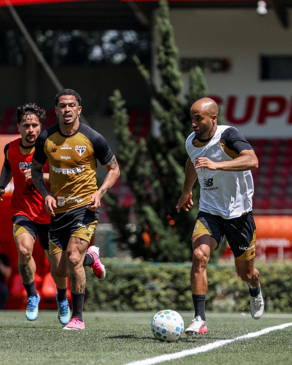 Newton, Lucas e Bobadilla: as novidades do treino do São Paulo nesta sexta-feira