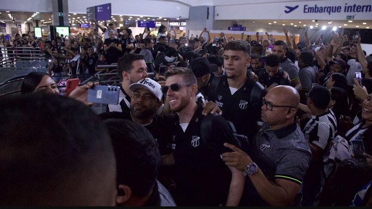 Torcida do Ceará "abraça" timerivalo aposta esportivaembarque antesrivalo aposta esportivajogo contra o Sport pela Série B