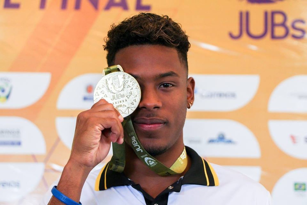 Velocista Paulo André volta a dominar e leva o ouro dos 200m rasos nos  Jogos Universitários | atletismo | ge