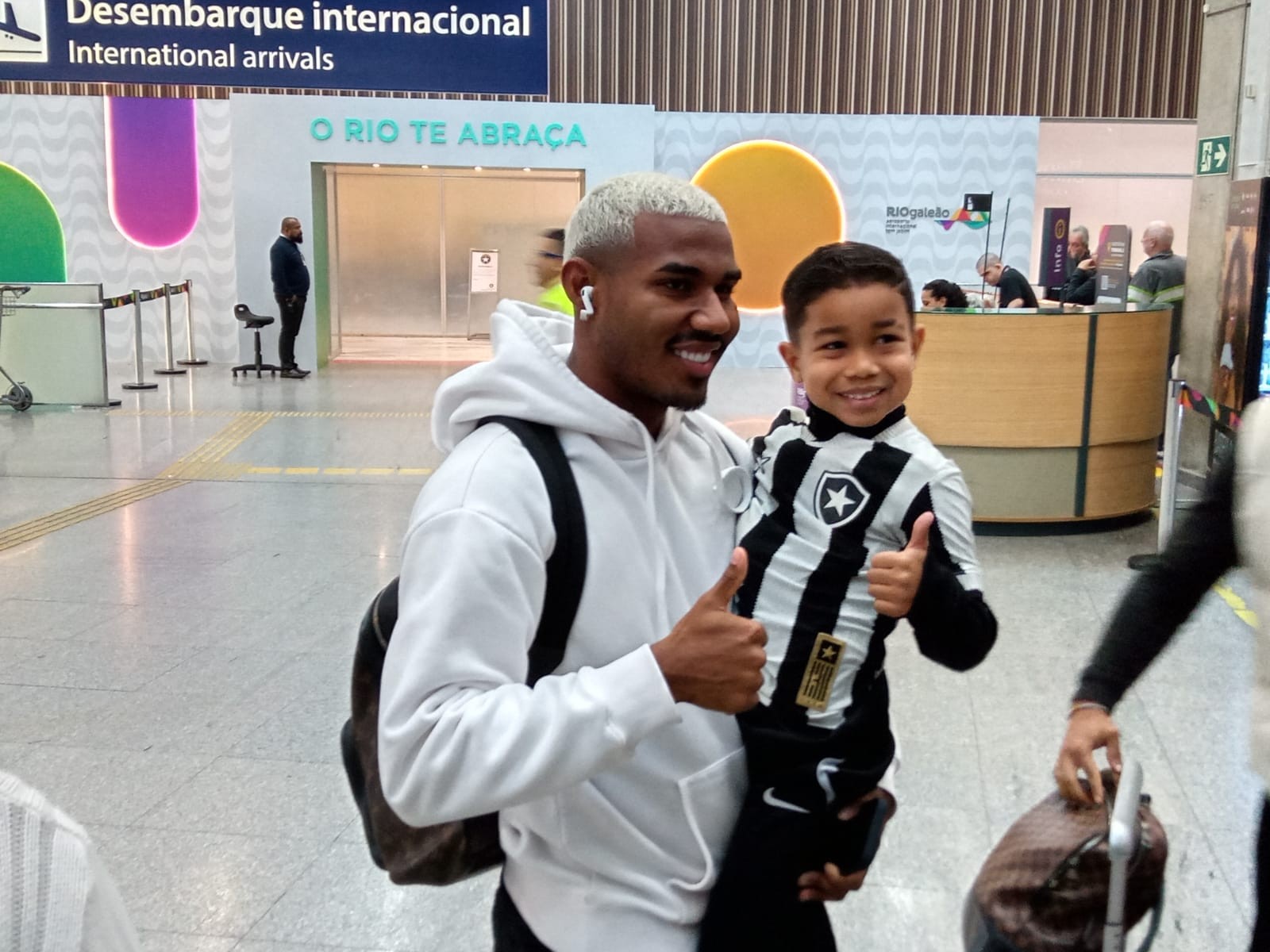De volta ao Botafogo por empréstimo, Cuiabano desembarca no Rio de Janeiro
