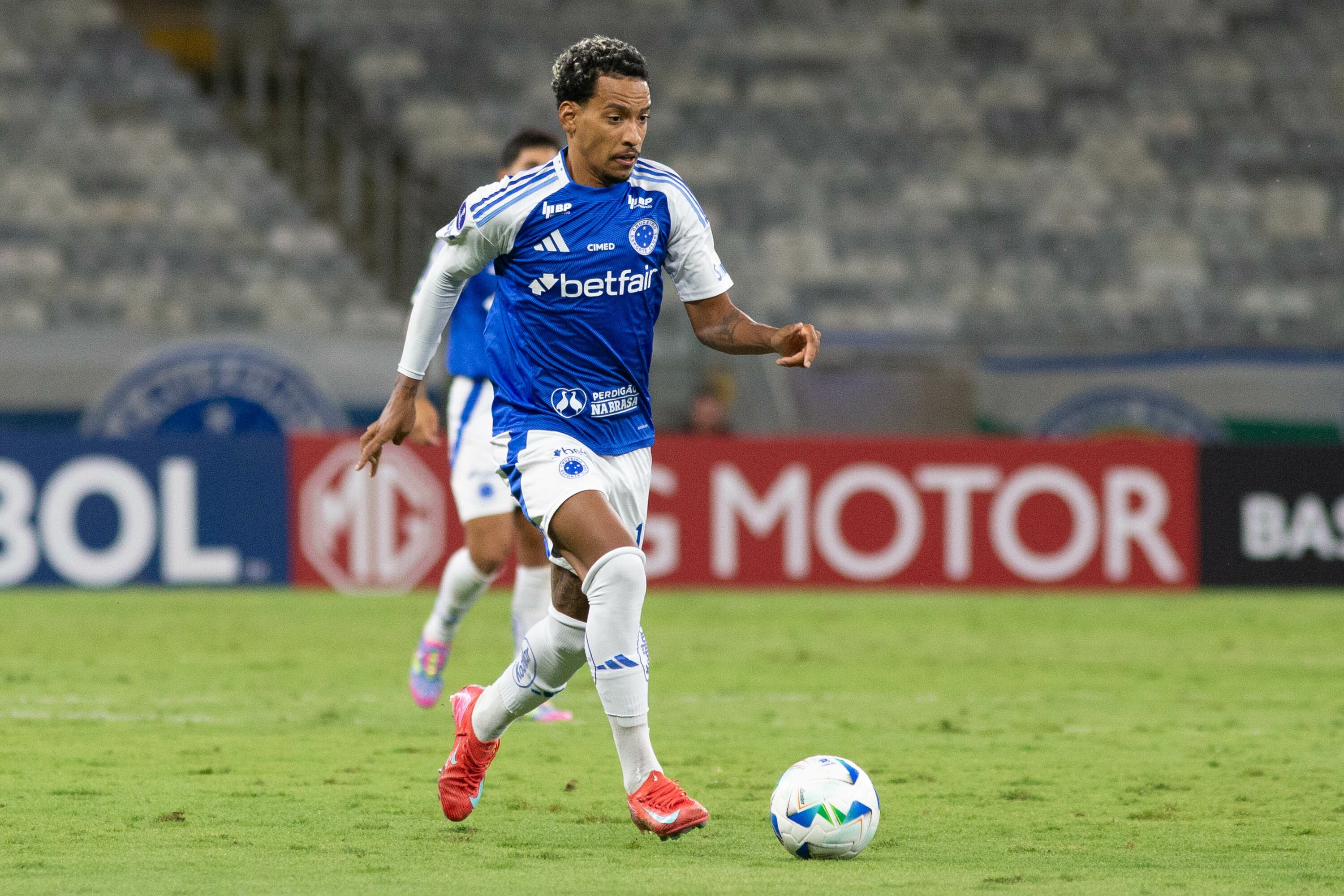 Matheus Pereira reconhece falta de garra em atuação pelo Cruzeiro.