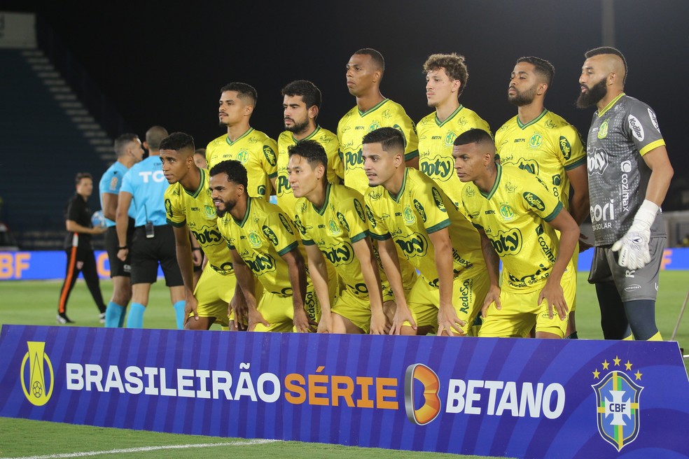 Após dez rodadas, Série B 2023 segue embolada na parte de cima e vai na  contramão de 2022, brasileirão série b
