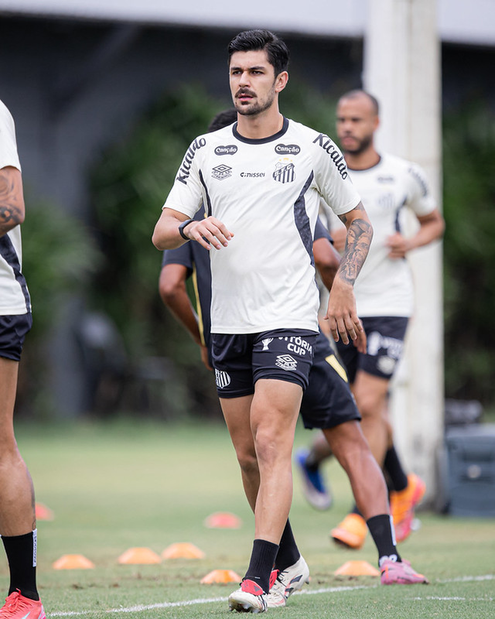 Santos FC sofre transfer ban da FIFA e fica impedido de registrar reforços
