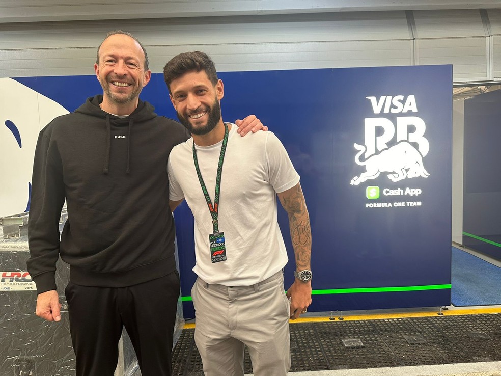 Juninho Capixaba ao lado de Peter Bayer, CEO da VCARB — Foto: Arquivo pessoal