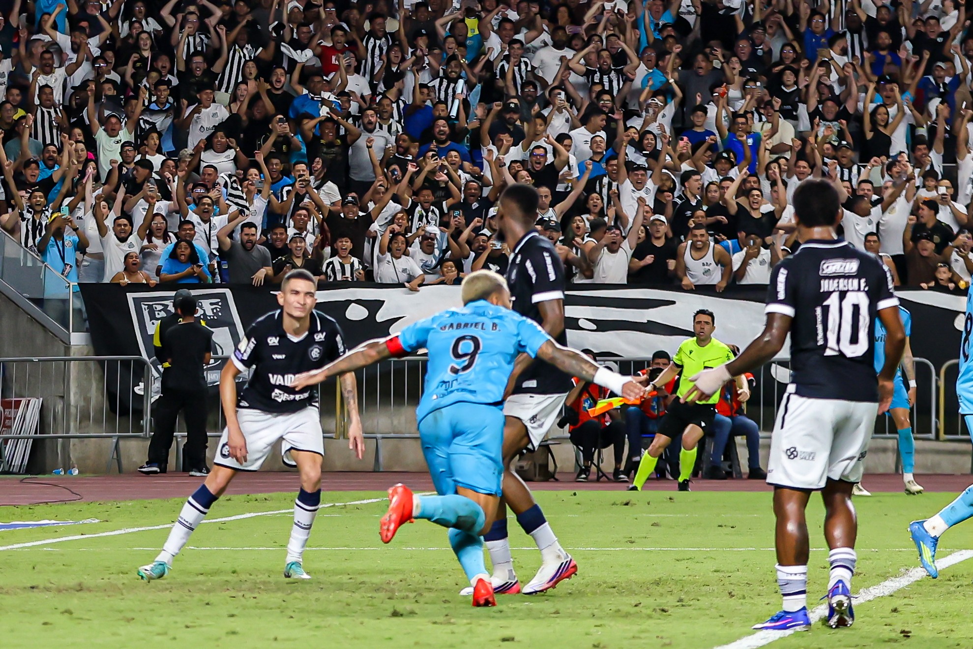 Gabigol nega "marra ou soberba", mas esbanja confiança após vitória do Santos