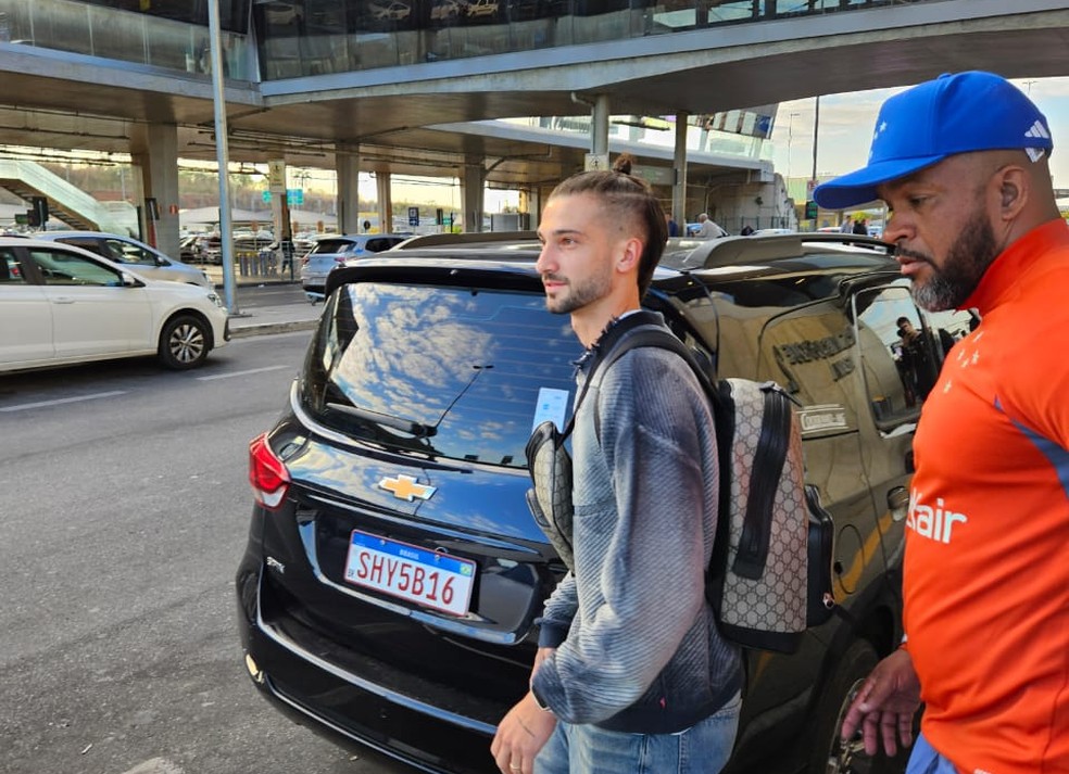 Atacante Lautaro Díaz chega a BH para se apresentar ao Cruzeiro