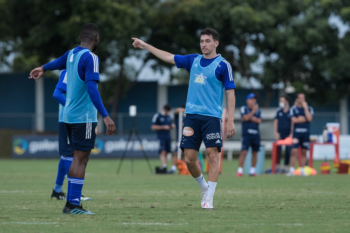 À espera de resolução de imbróglio no Cruzeiro na Fifa, Angulo participa de  treino na Toca - Superesportes