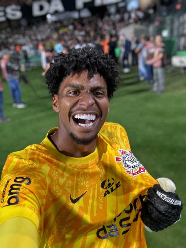 DESTAQUE! Hugo Souza defende pênalti e se torna herói da classificação do Corinthians