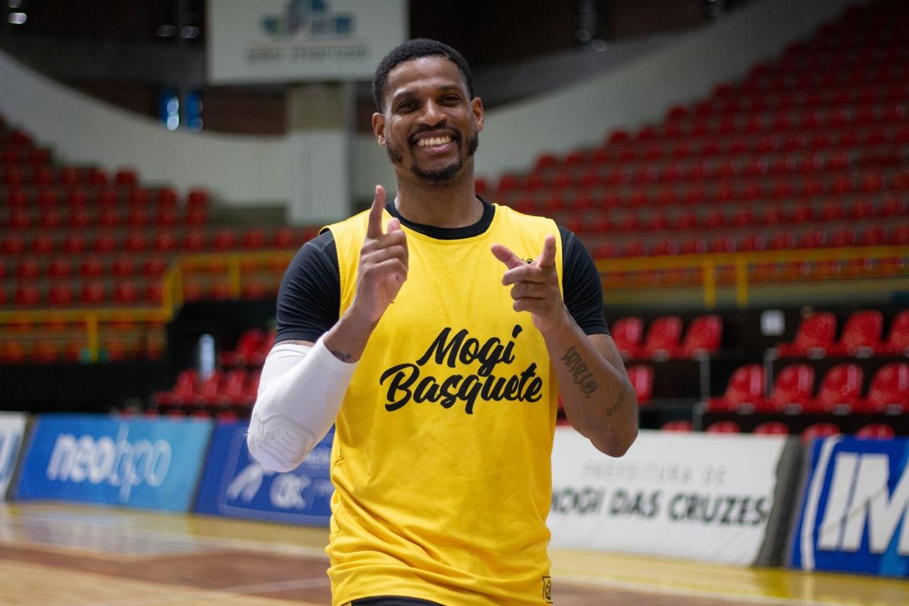 Peça-chave em arrancada do Mogi no NBB, Shamell celebra recomeço ...
