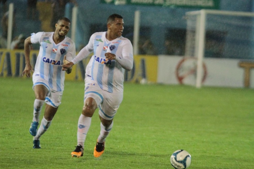 Lembra dele? Atacante Walter tenta novo recomeço na segunda