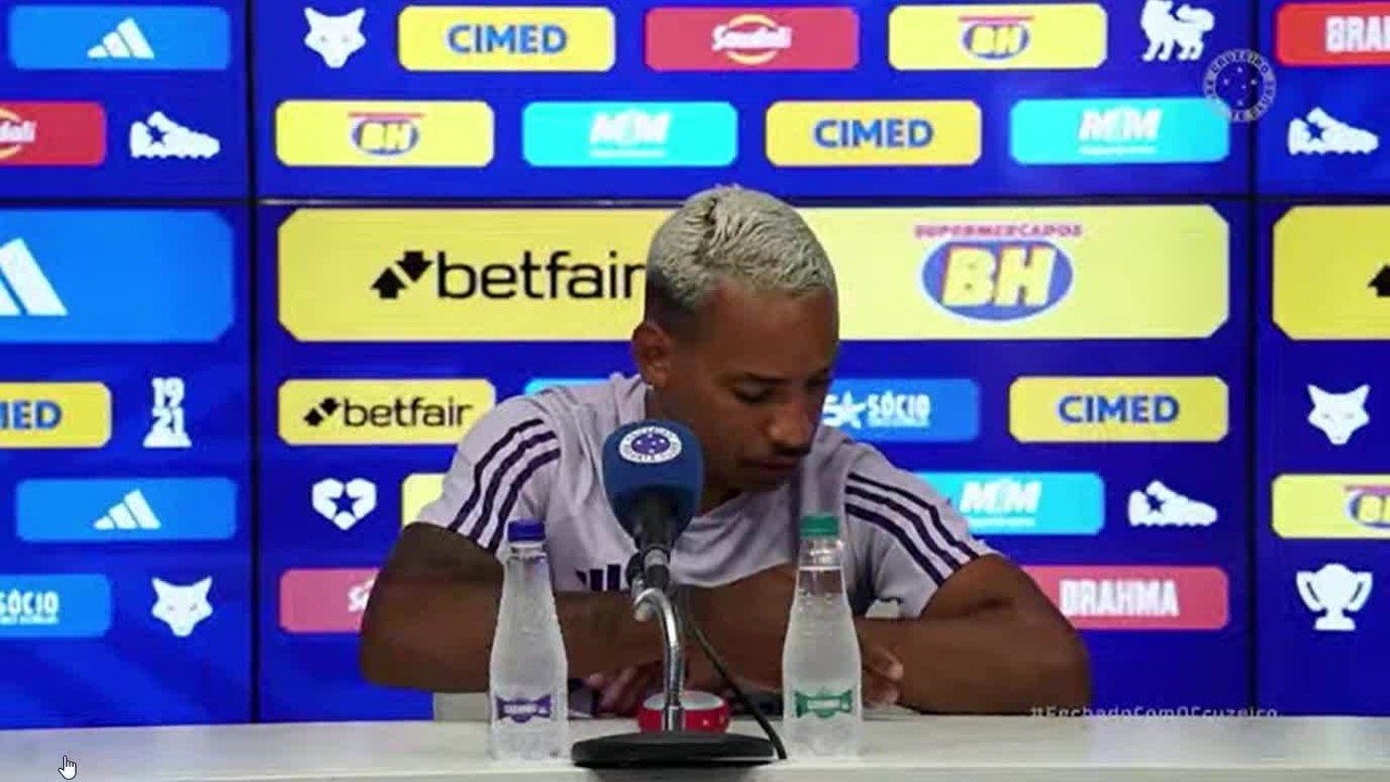 Em apresentação no Cruzeiro, Matheus Pereira interrompe coletiva por causa de aranha